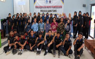 SMK Grafika Gadingrejo Gelar Program Guru Tamu Bersama Institut Bakti Nusantara: Mengupas Pemanfaatan Teknologi AI di Dunia Industri Kreatif